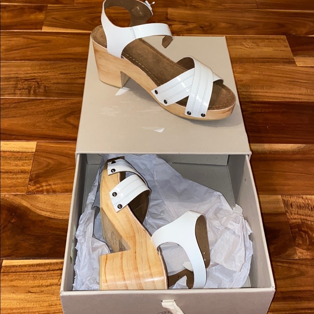 NEW UO clog sandals
